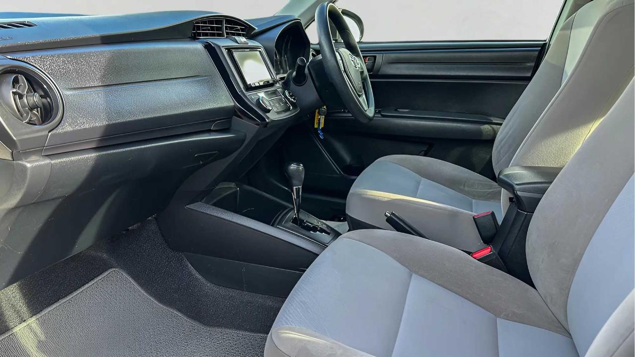 2017 Toyota Corolla thumbnail