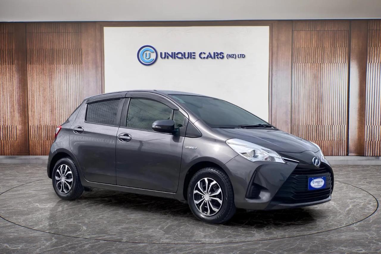 2017 Toyota Vitz thumbnail