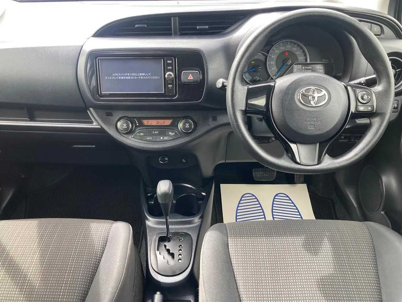 2017 Toyota Vitz thumbnail