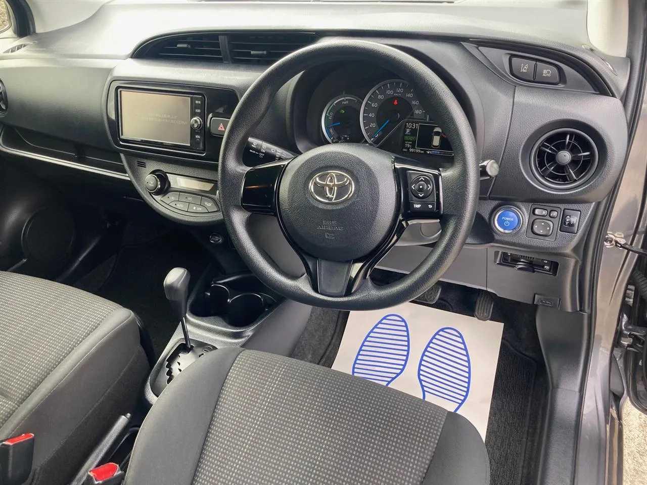 2017 Toyota Vitz thumbnail