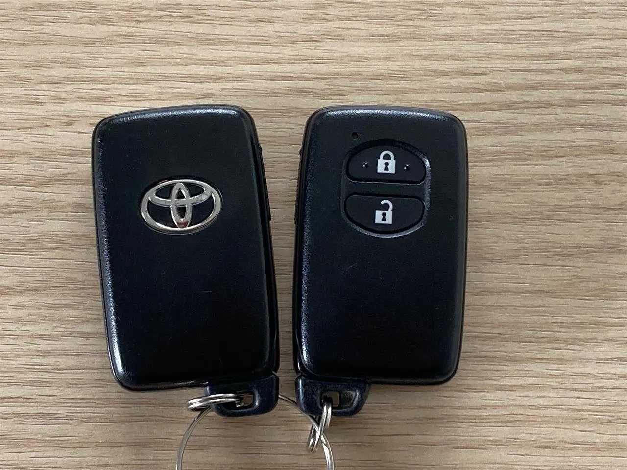 2017 Toyota Vitz thumbnail