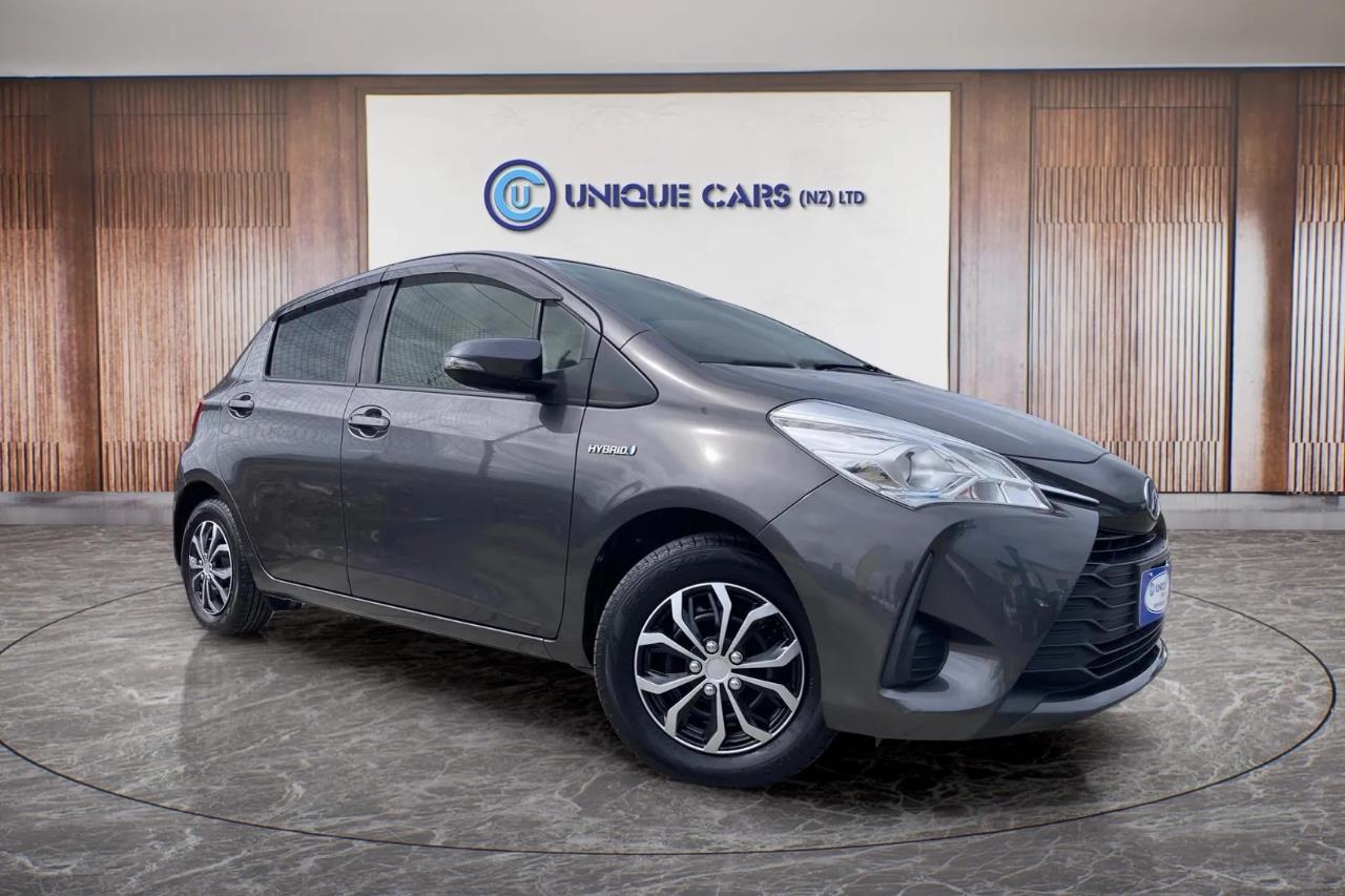 2017 Toyota Vitz thumbnail