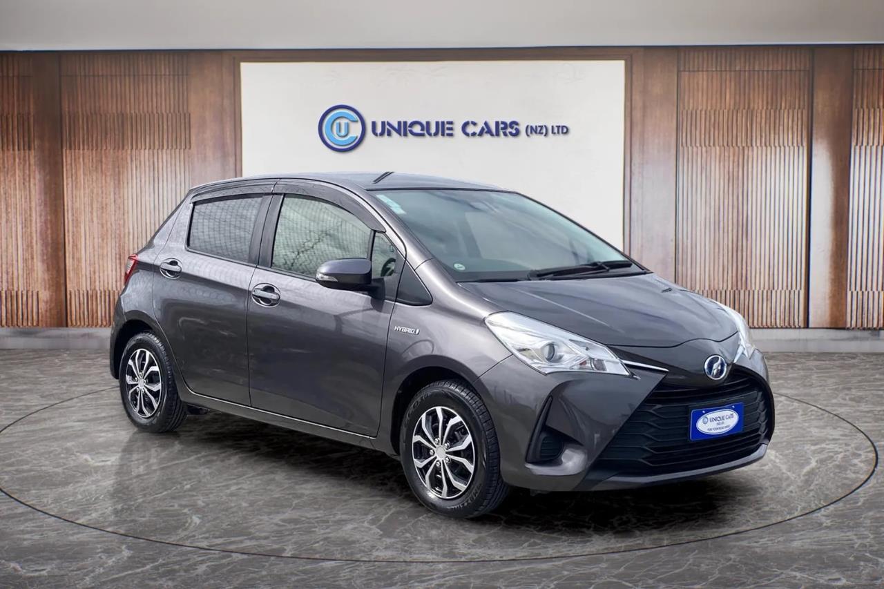 2017 Toyota Vitz thumbnail