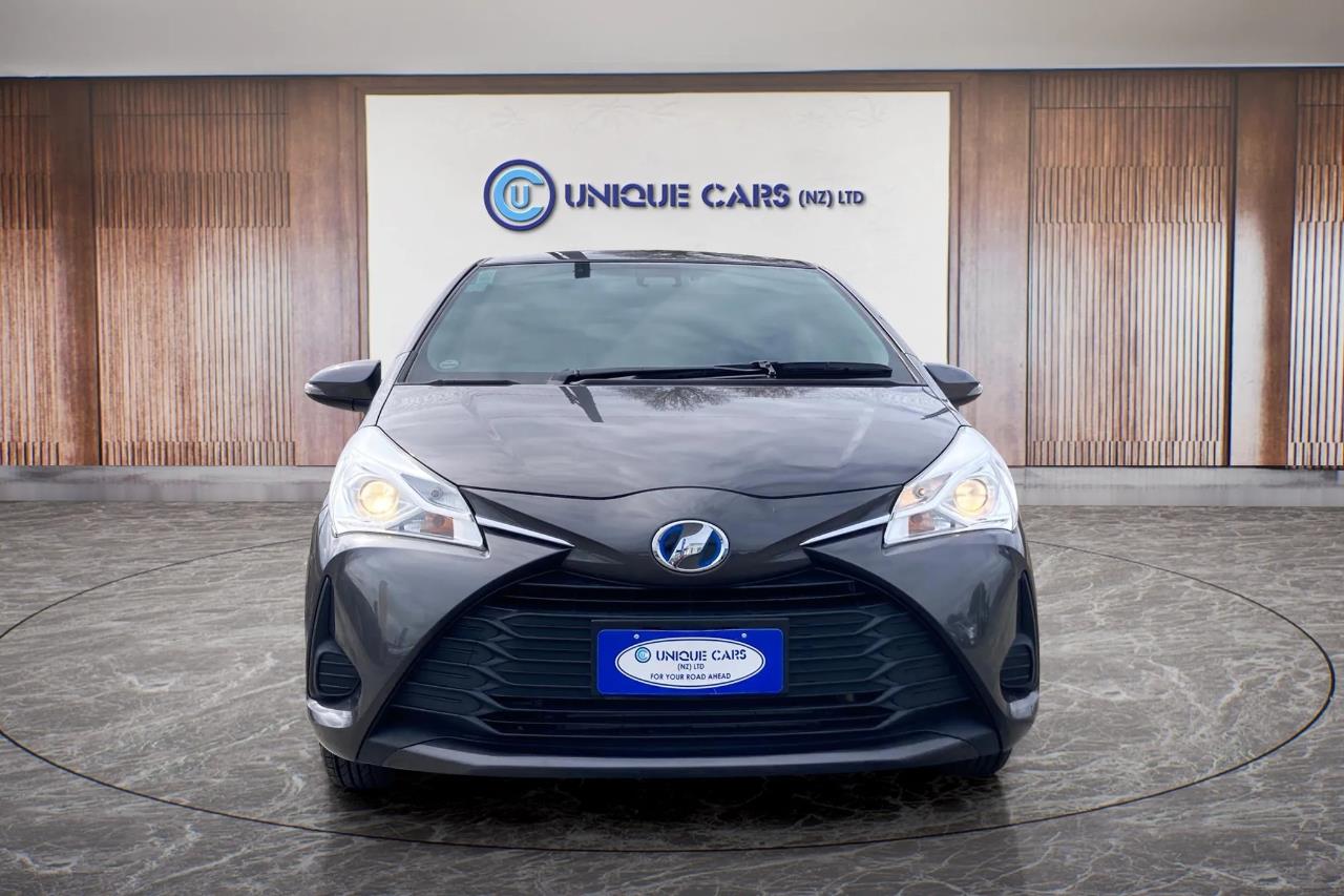 2017 Toyota Vitz thumbnail