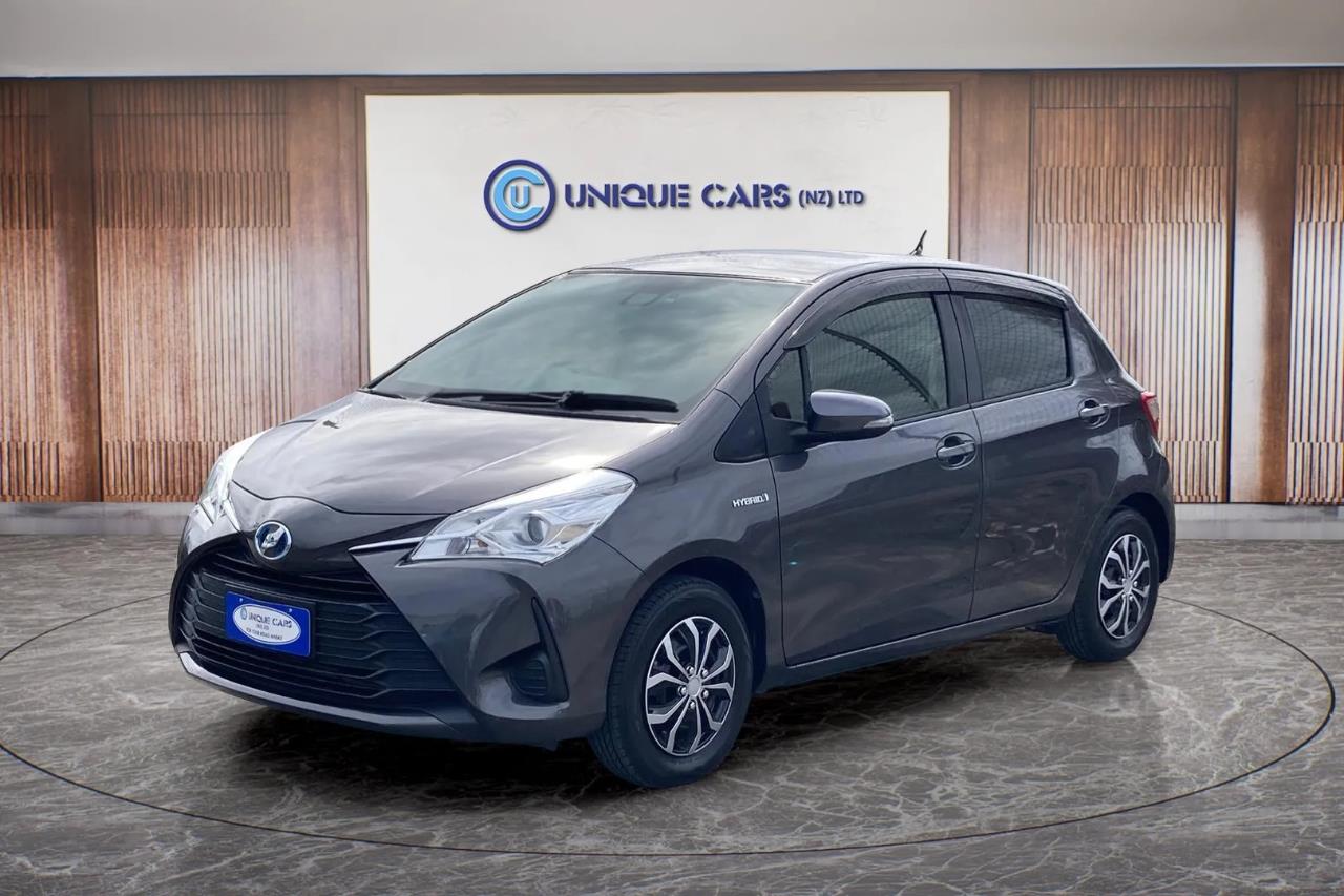 2017 Toyota Vitz thumbnail