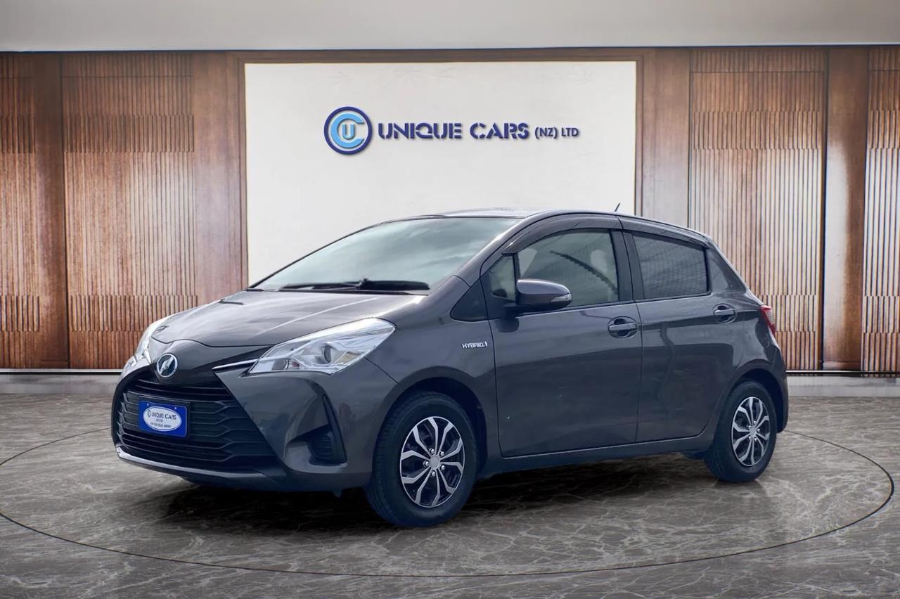 2017 Toyota Vitz thumbnail