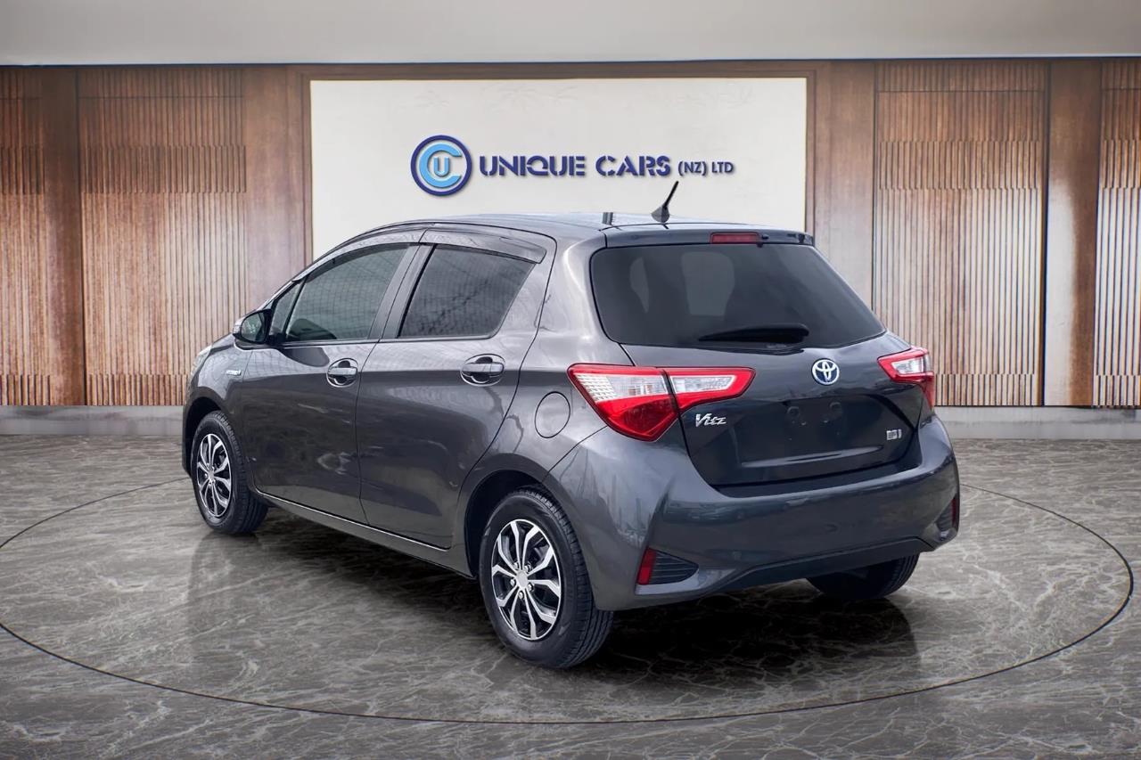 2017 Toyota Vitz thumbnail