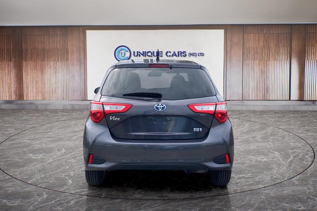 2017 Toyota Vitz thumbnail