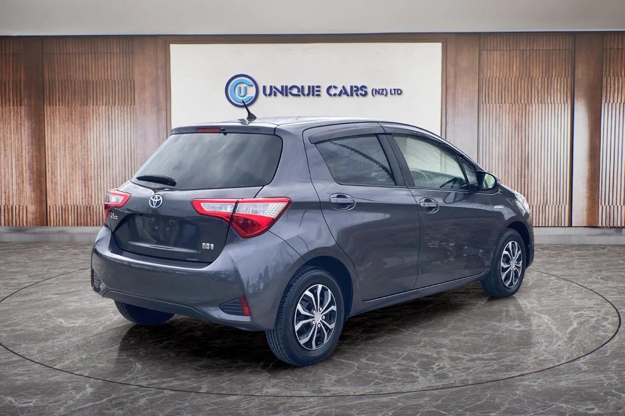 2017 Toyota Vitz thumbnail