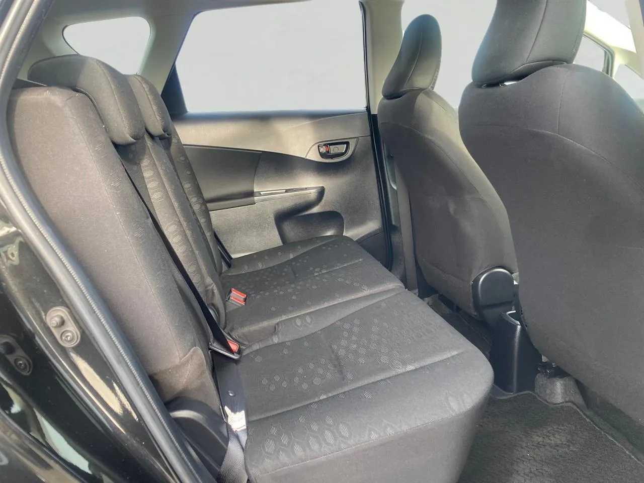 2012 Toyota Ractis thumbnail