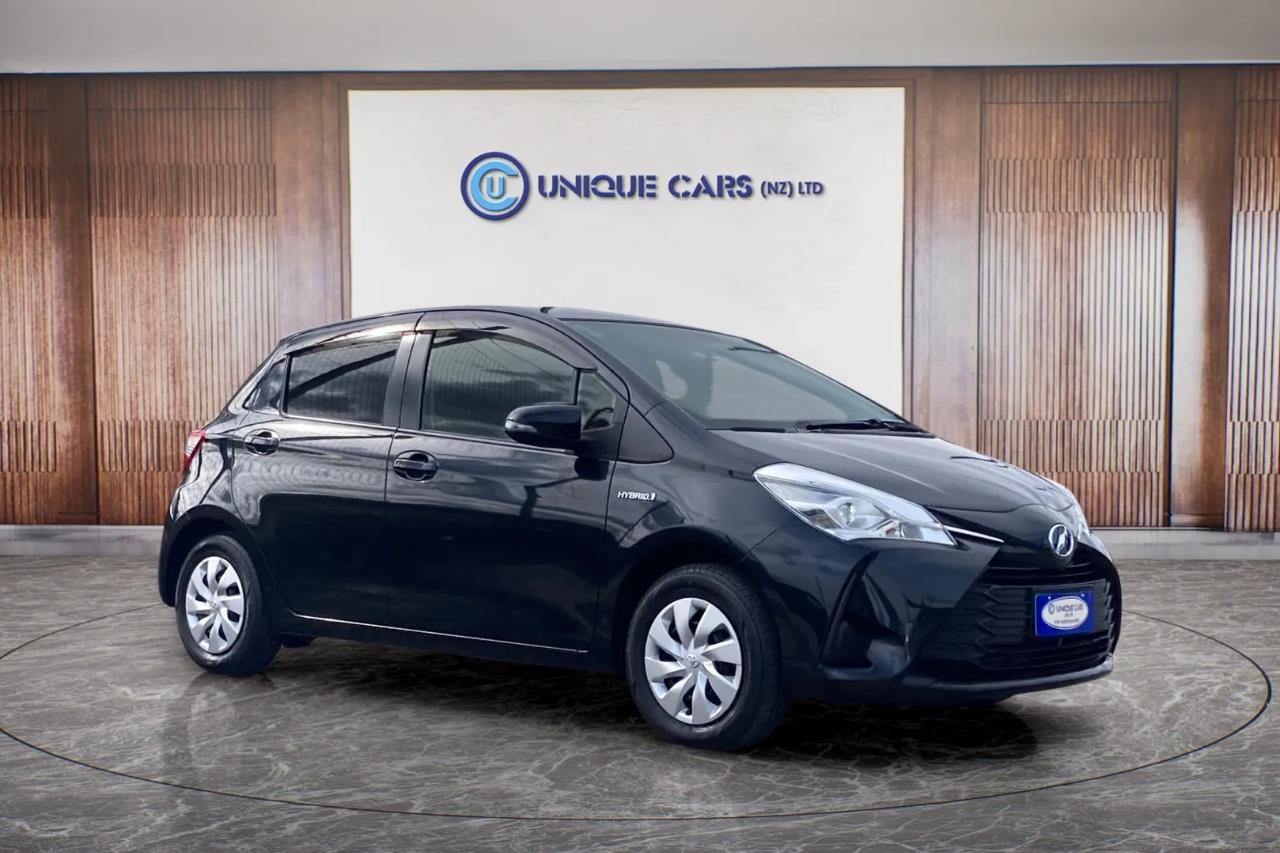 2017 Toyota Vitz thumbnail