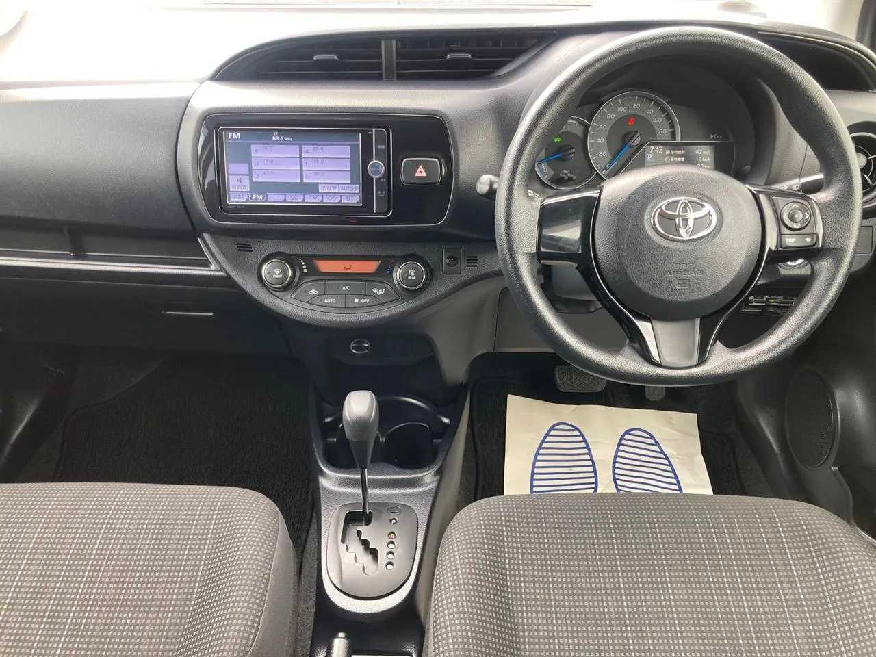 2017 Toyota Vitz thumbnail