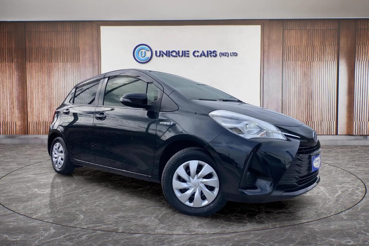 2017 Toyota Vitz thumbnail