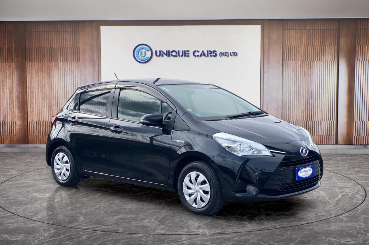 2017 Toyota Vitz thumbnail