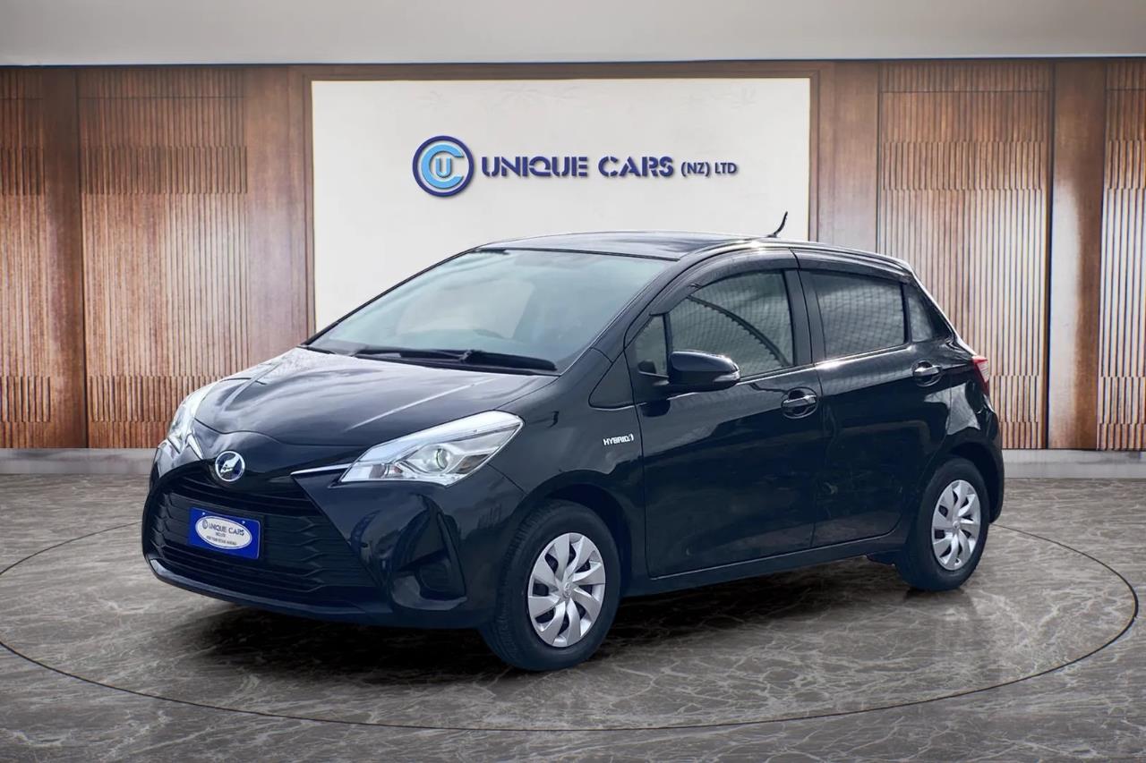 2017 Toyota Vitz thumbnail