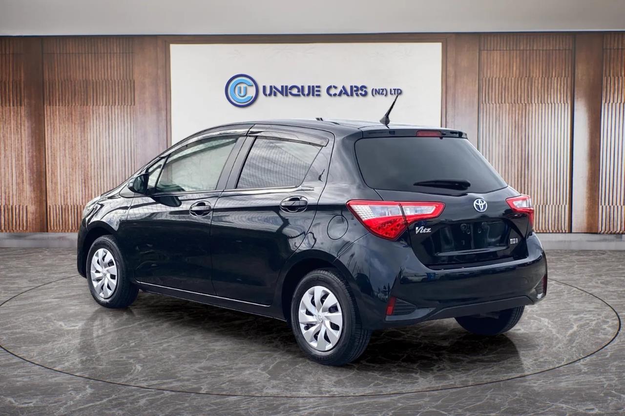 2017 Toyota Vitz thumbnail