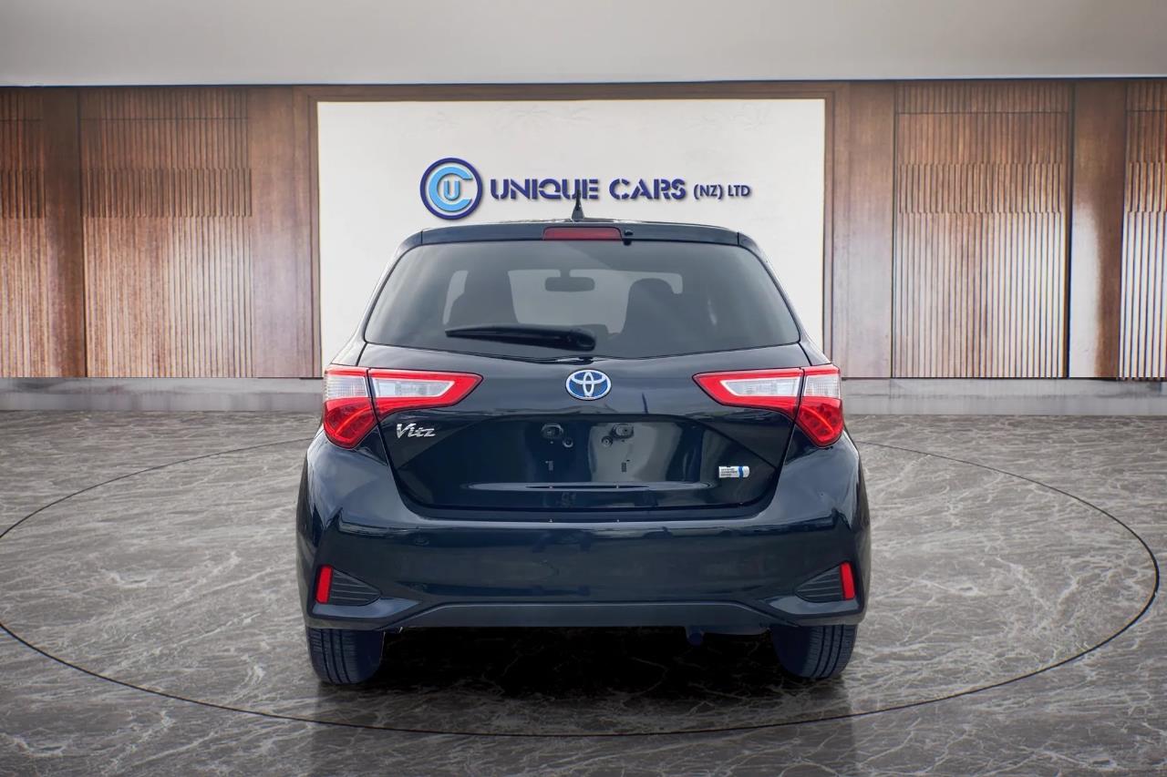 2017 Toyota Vitz thumbnail