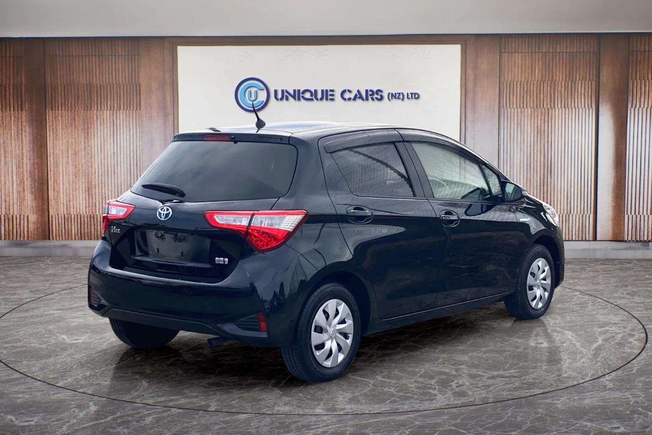 2017 Toyota Vitz thumbnail
