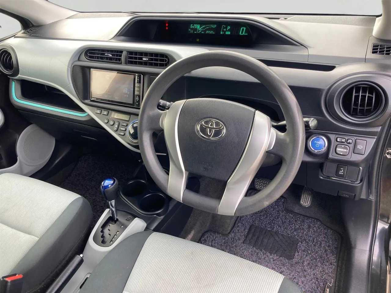 2012 Toyota Aqua thumbnail