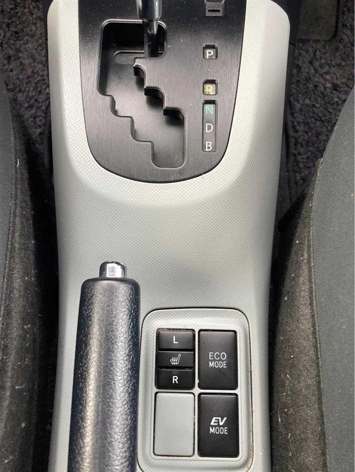 2012 Toyota Aqua thumbnail