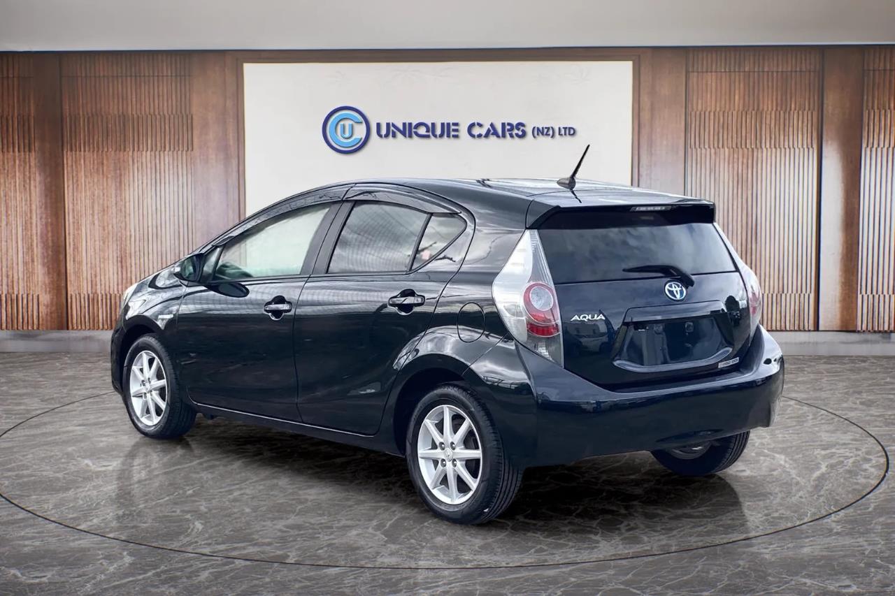 2012 Toyota Aqua thumbnail