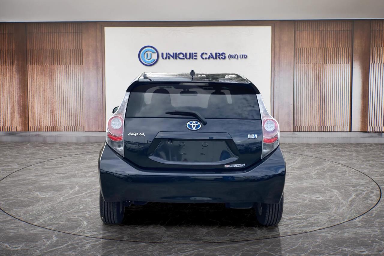 2012 Toyota Aqua thumbnail
