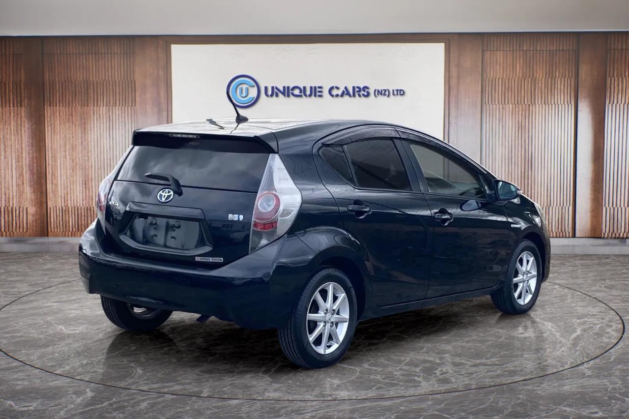 2012 Toyota Aqua thumbnail
