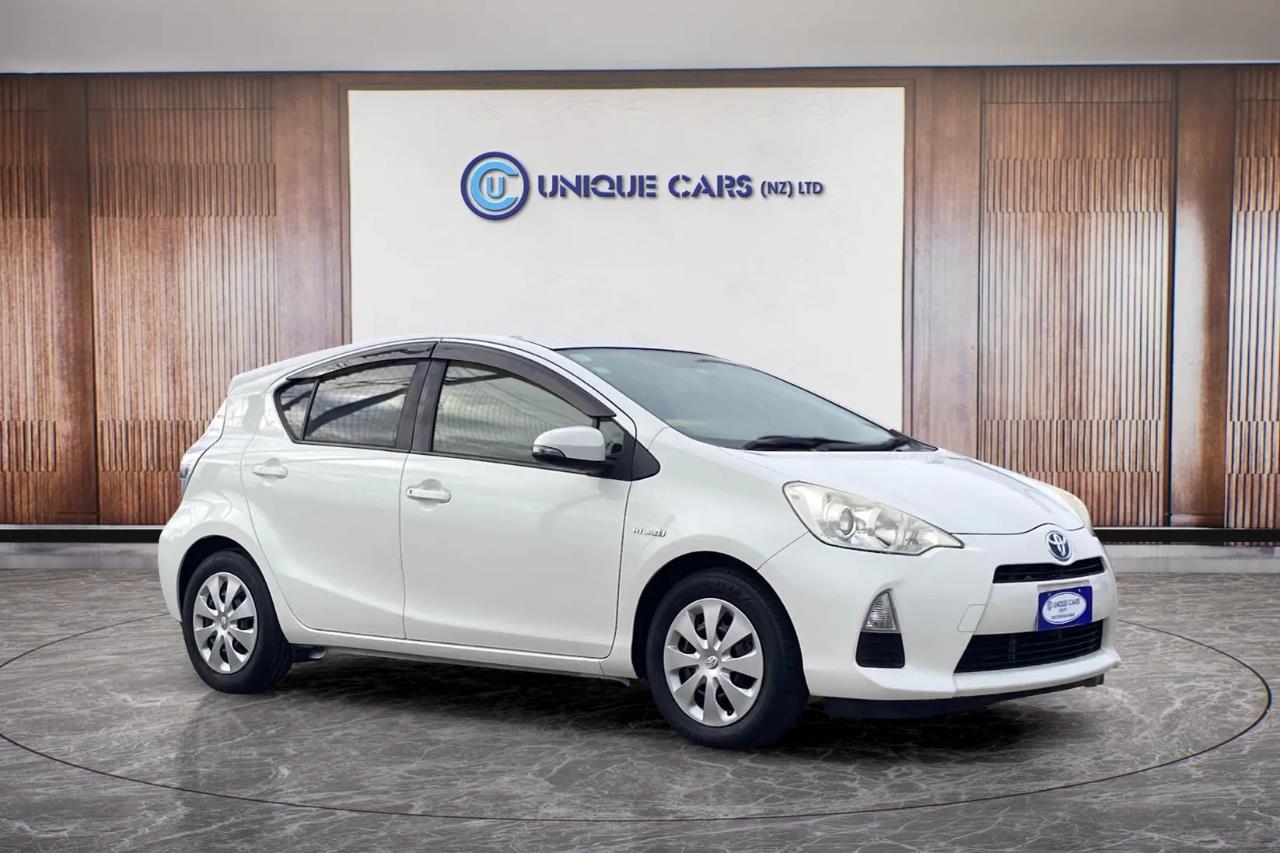 2012 Toyota Aqua thumbnail