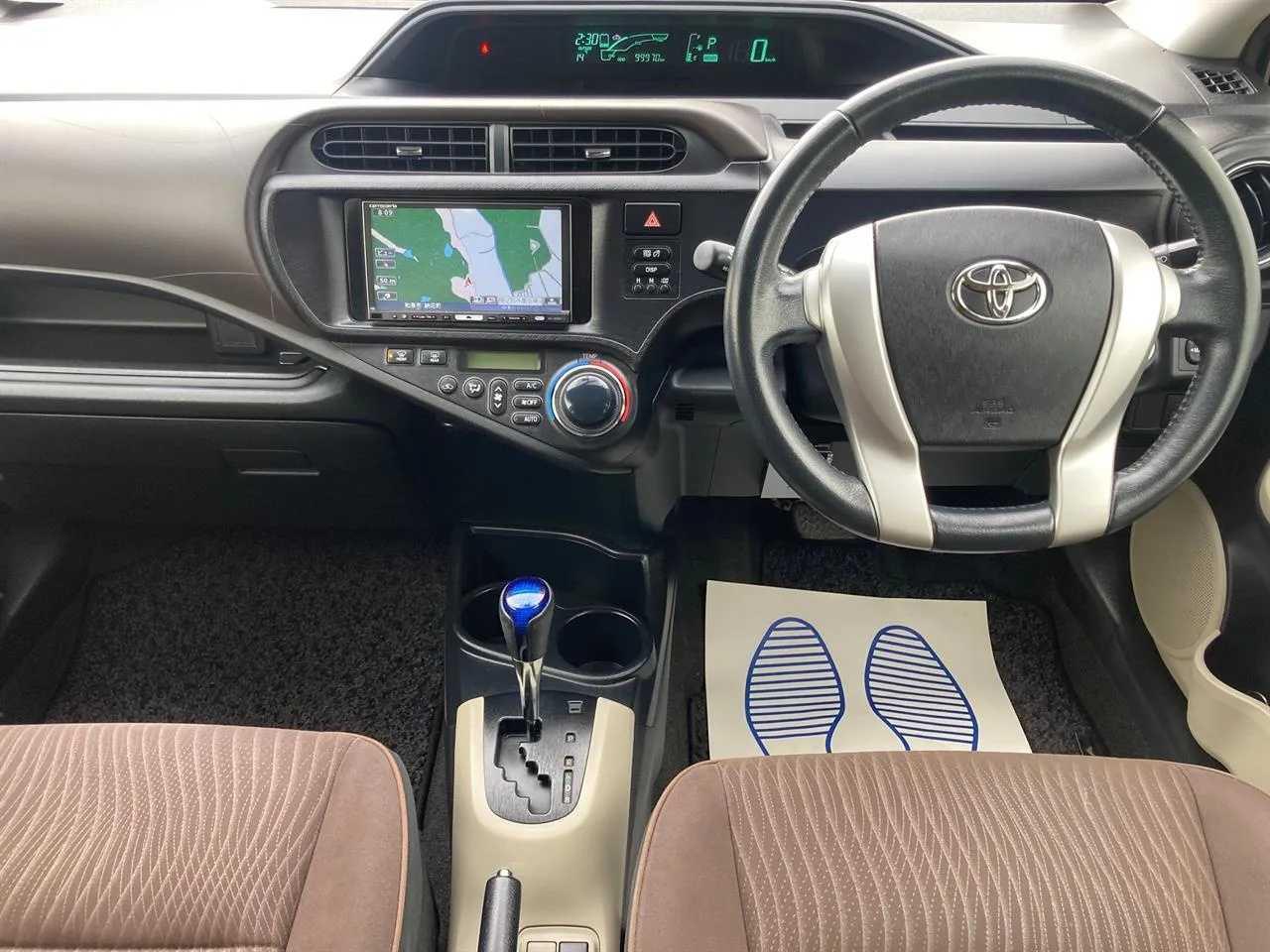 2012 Toyota Aqua thumbnail