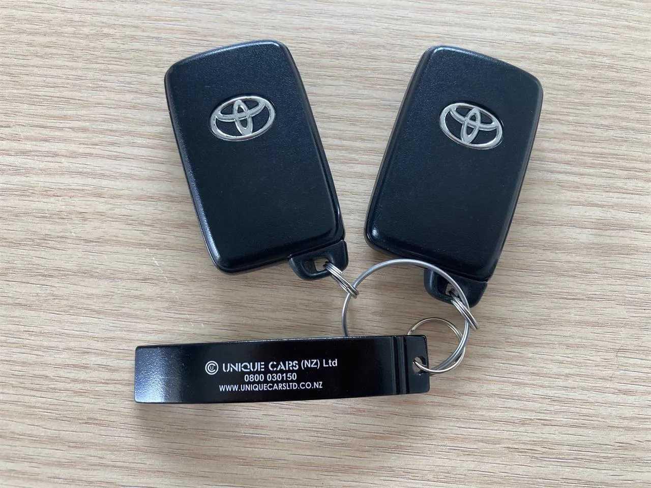2012 Toyota Aqua thumbnail
