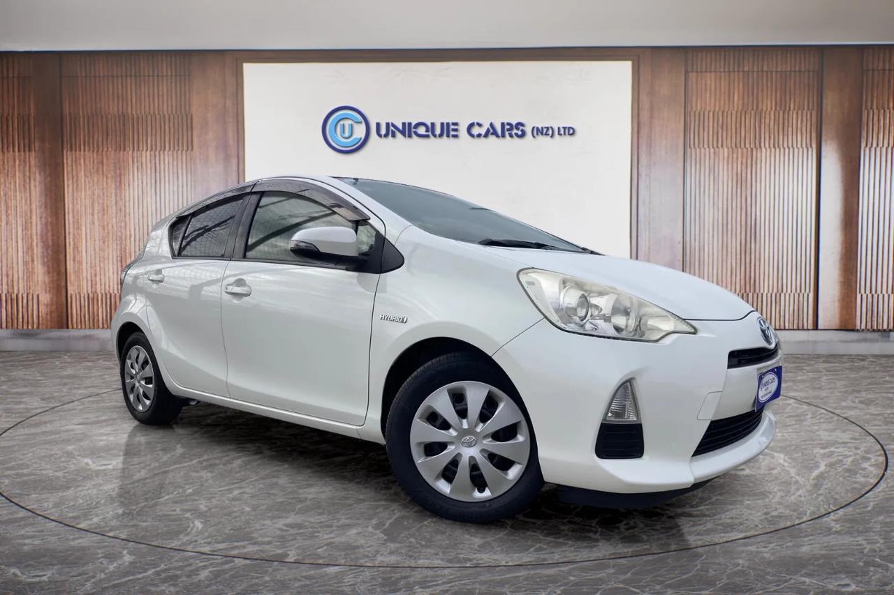 2012 Toyota Aqua thumbnail