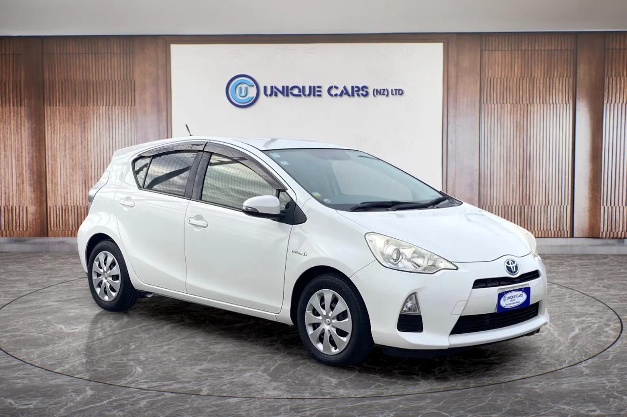 2012 Toyota Aqua thumbnail