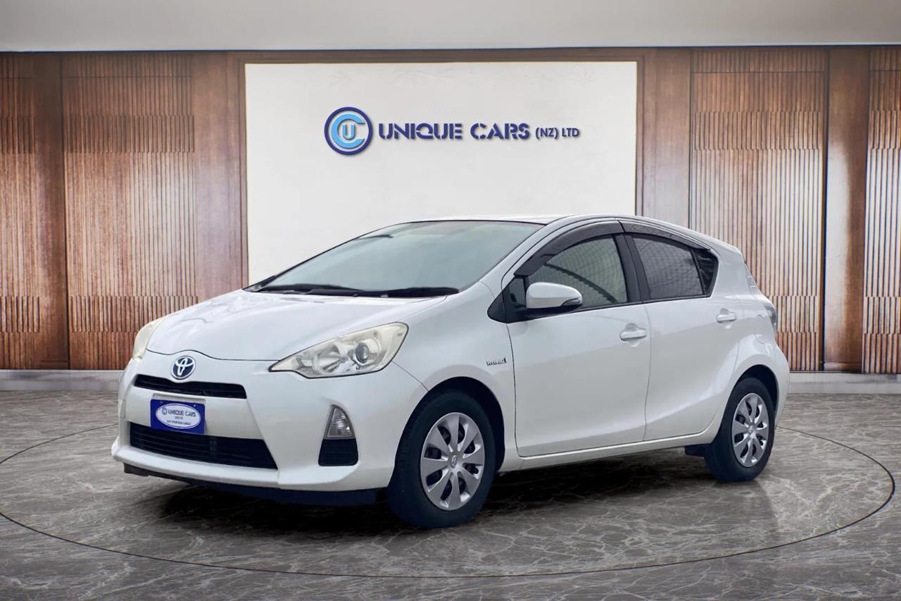 2012 Toyota Aqua thumbnail