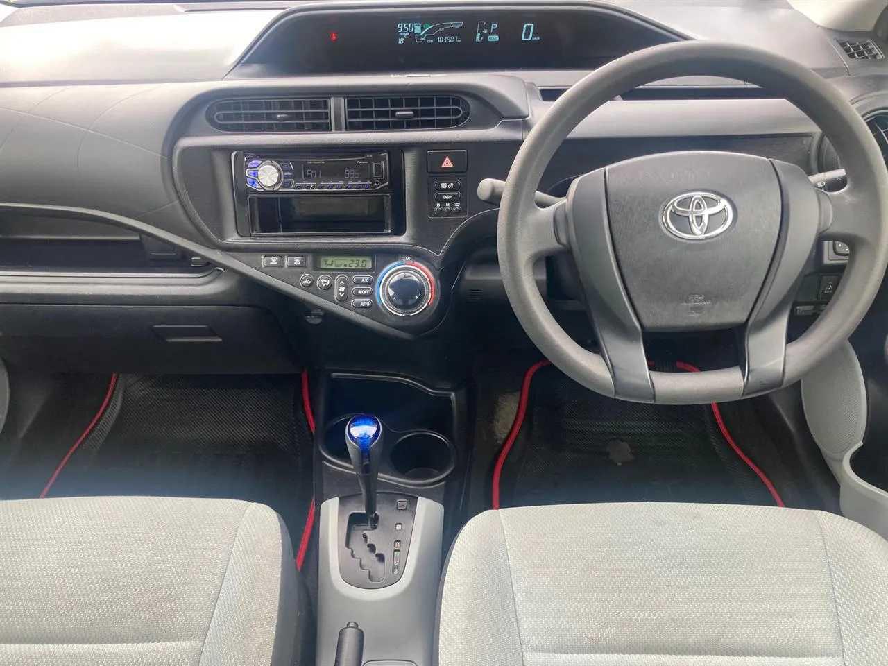 2014 Toyota Aqua thumbnail