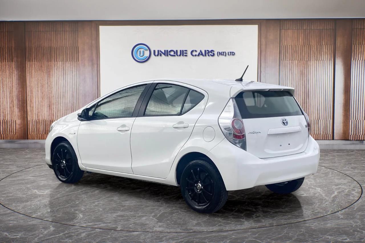 2014 Toyota Aqua thumbnail
