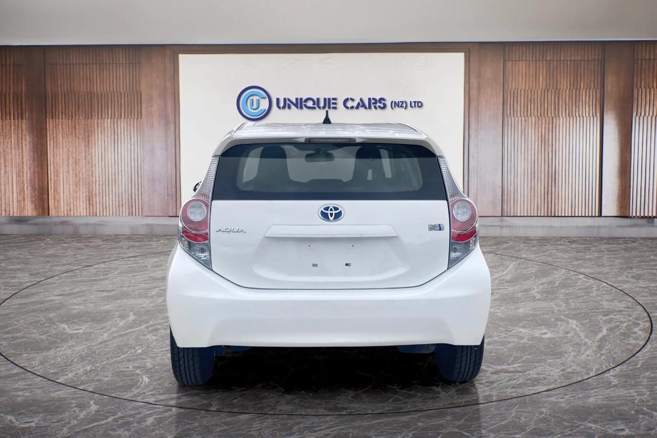 2014 Toyota Aqua thumbnail