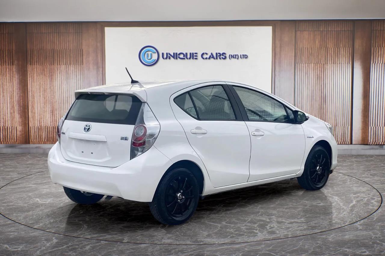 2014 Toyota Aqua thumbnail