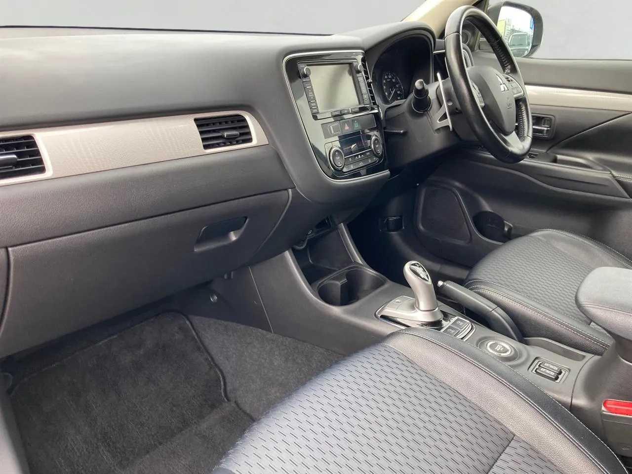 2013 Mitsubishi Outlander thumbnail