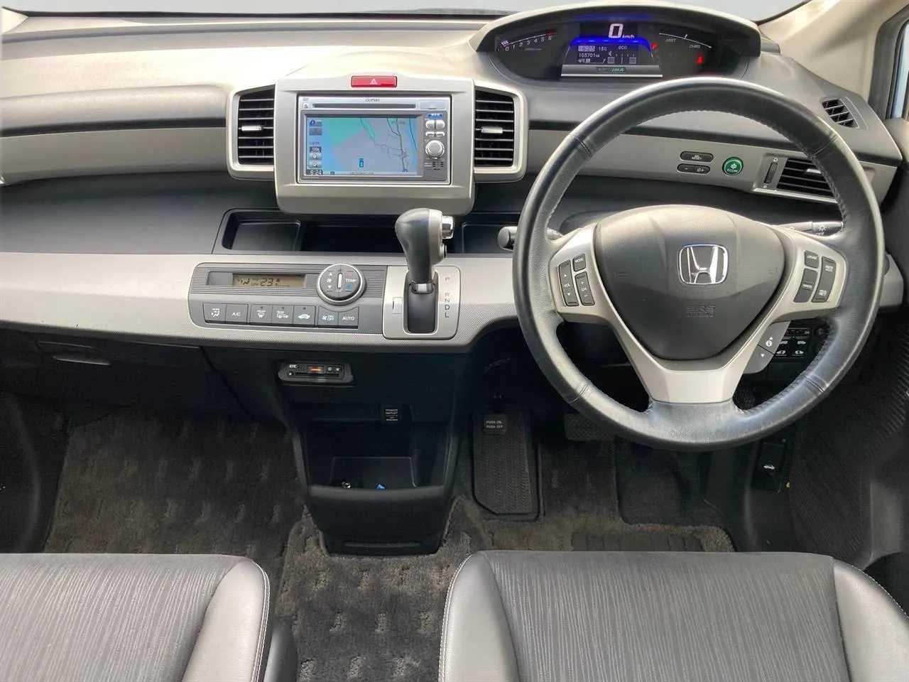 2013 Honda Freed thumbnail