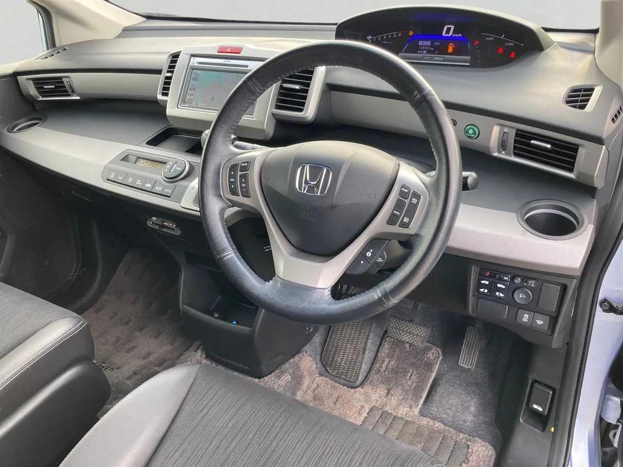 2013 Honda Freed thumbnail