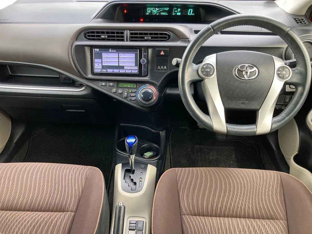 2013 Toyota Aqua thumbnail