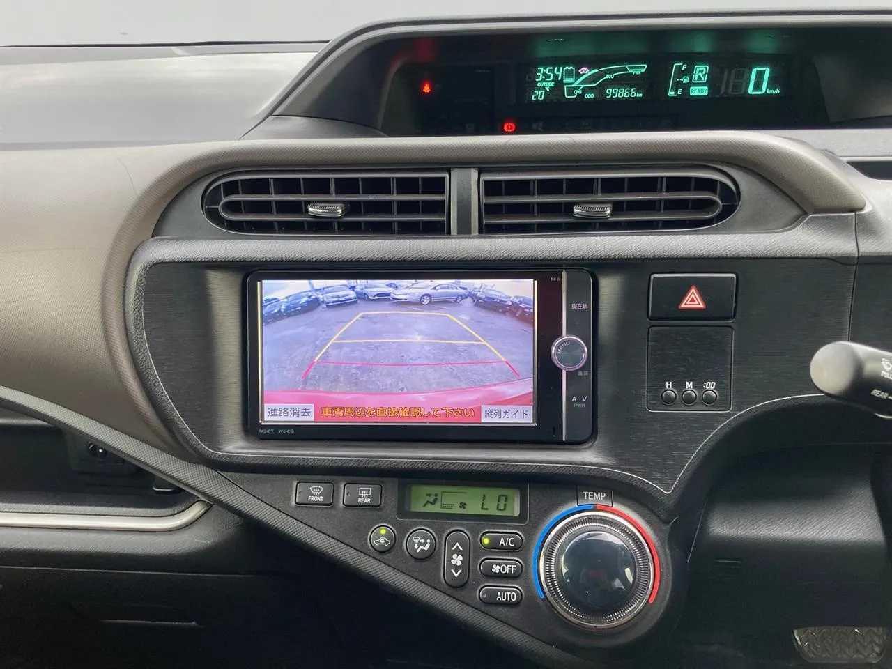2013 Toyota Aqua thumbnail
