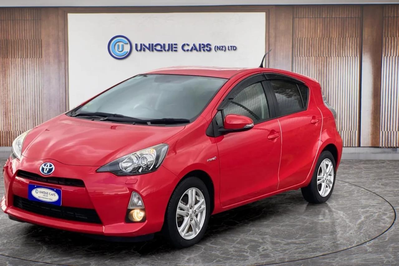 2013 Toyota Aqua thumbnail