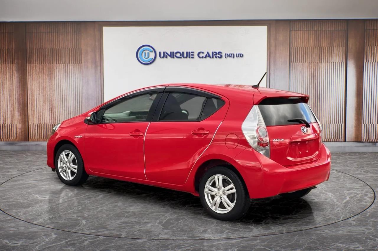 2013 Toyota Aqua thumbnail