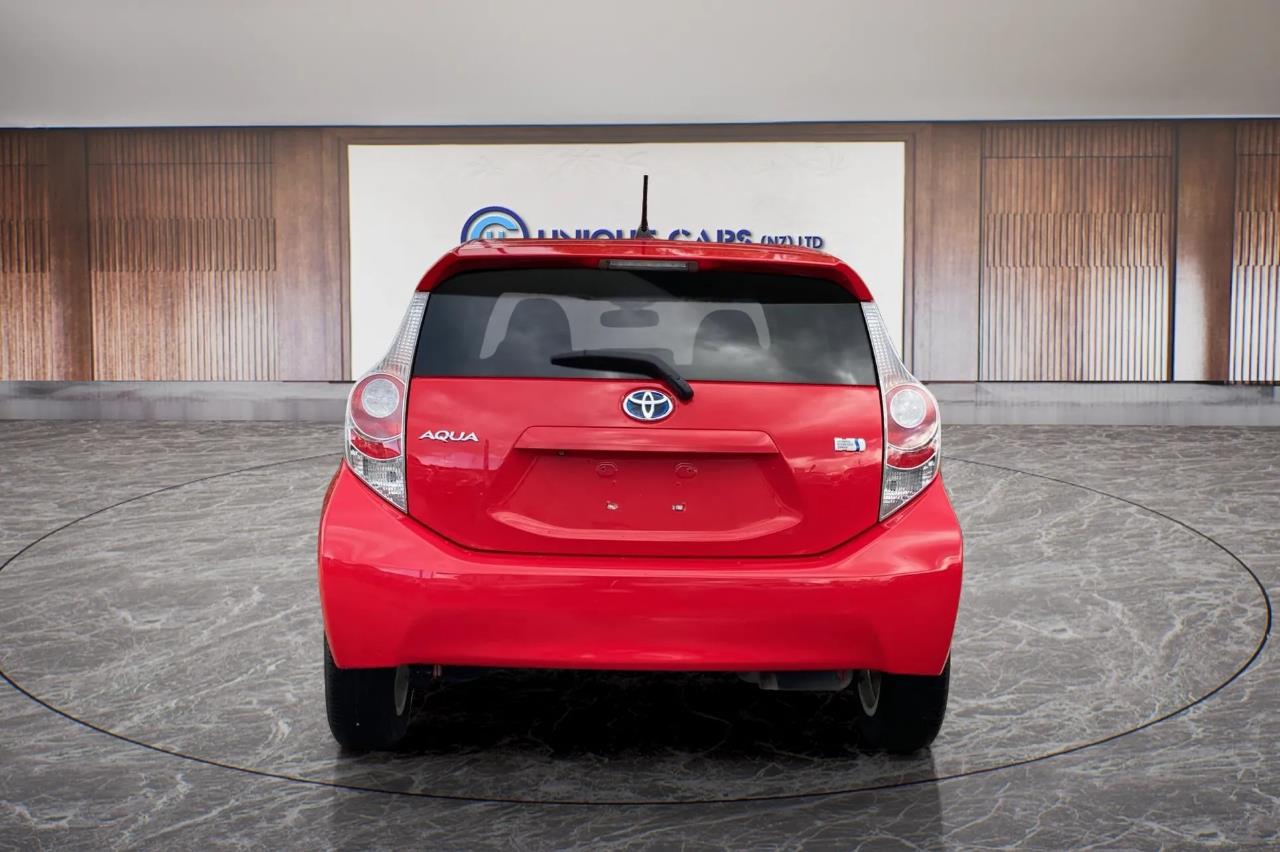 2013 Toyota Aqua thumbnail
