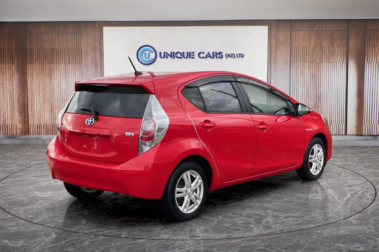 2013 Toyota Aqua thumbnail