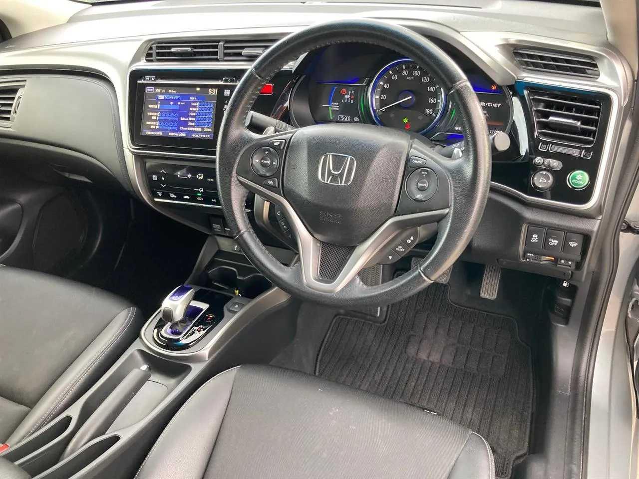 2015 Honda Grace thumbnail
