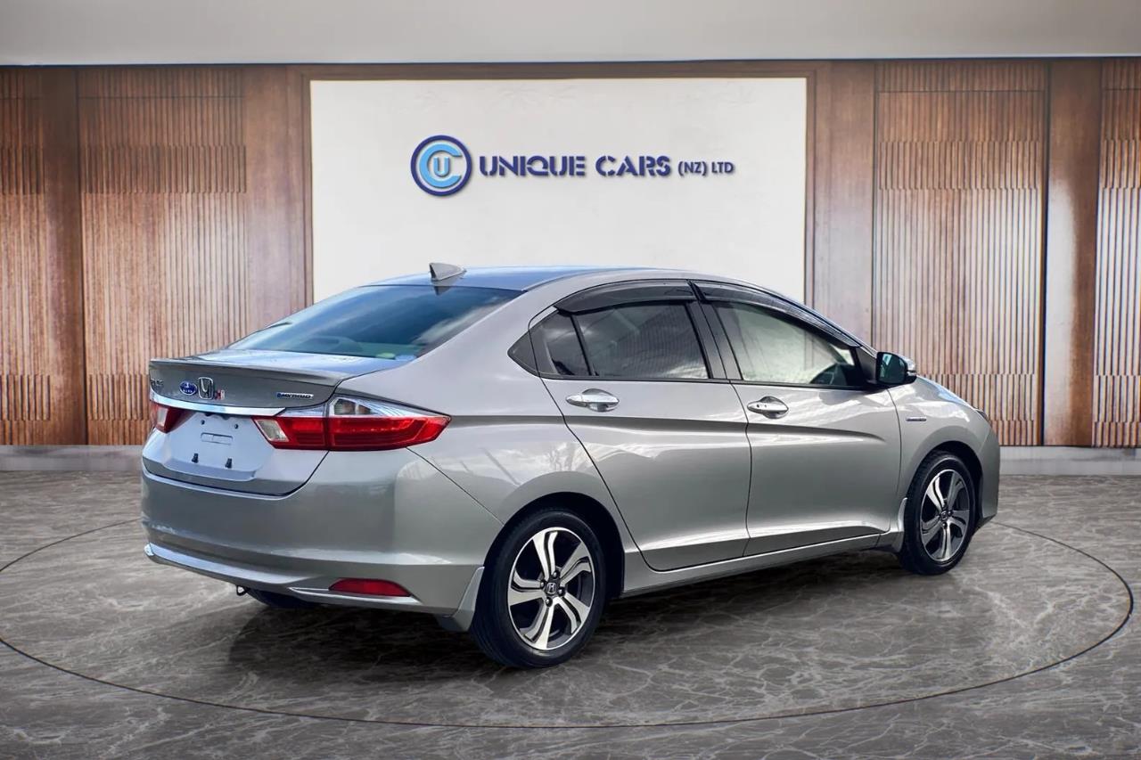 2015 Honda Grace thumbnail