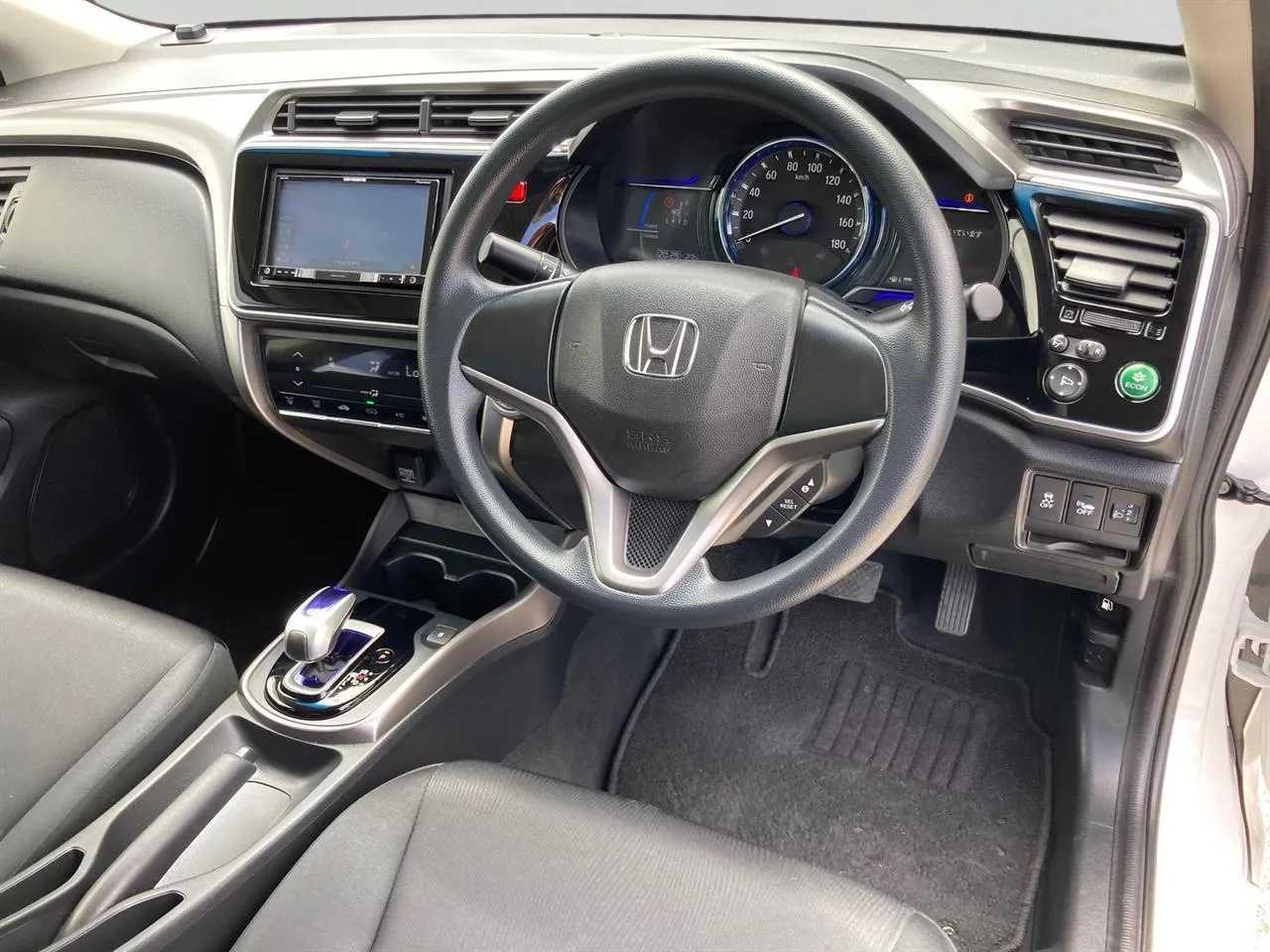 2015 Honda Grace thumbnail