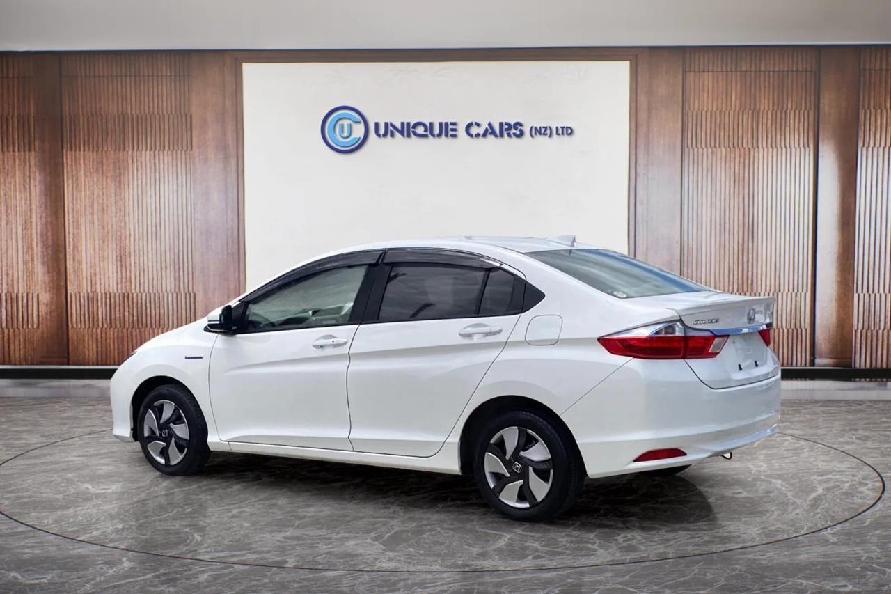 2015 Honda Grace thumbnail